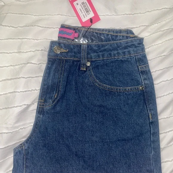 Petite Raelynn Washed Low Rise Jeans - Picture 3 of 5